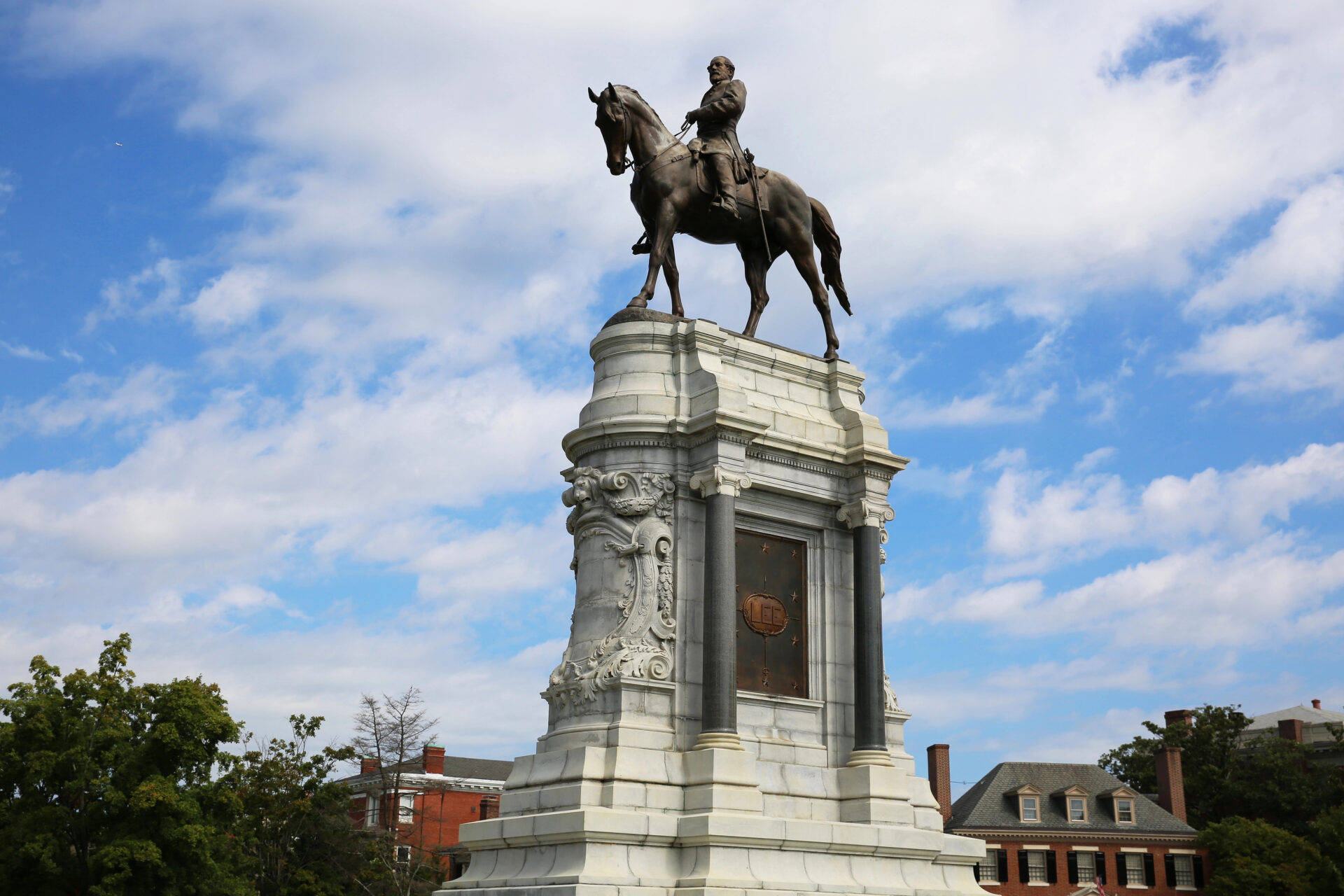 Should controversial historical statues be removed?